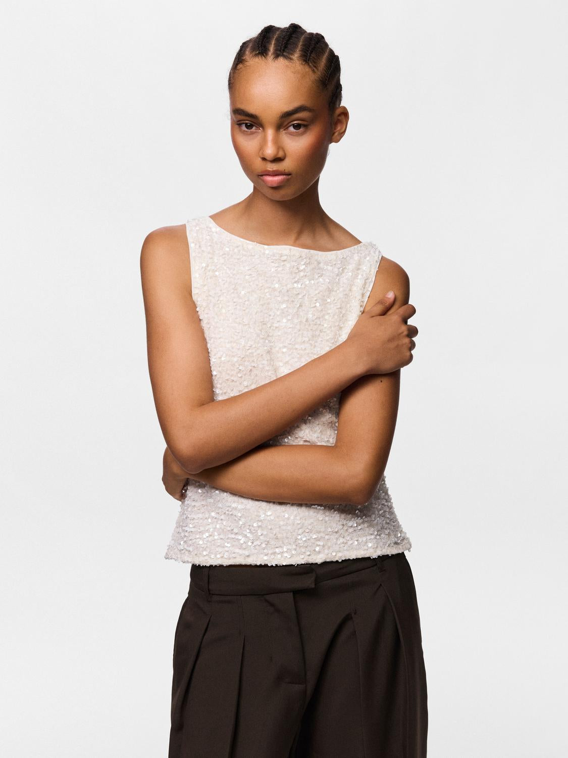 model_shot-creative