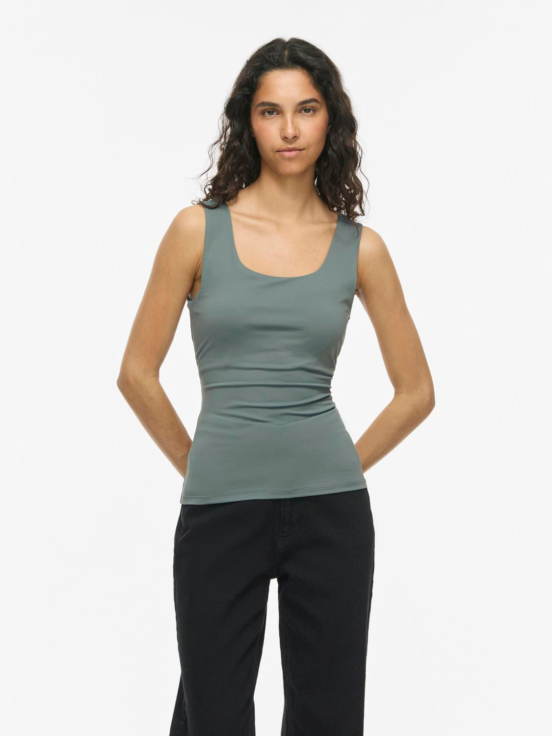 model_shot-front