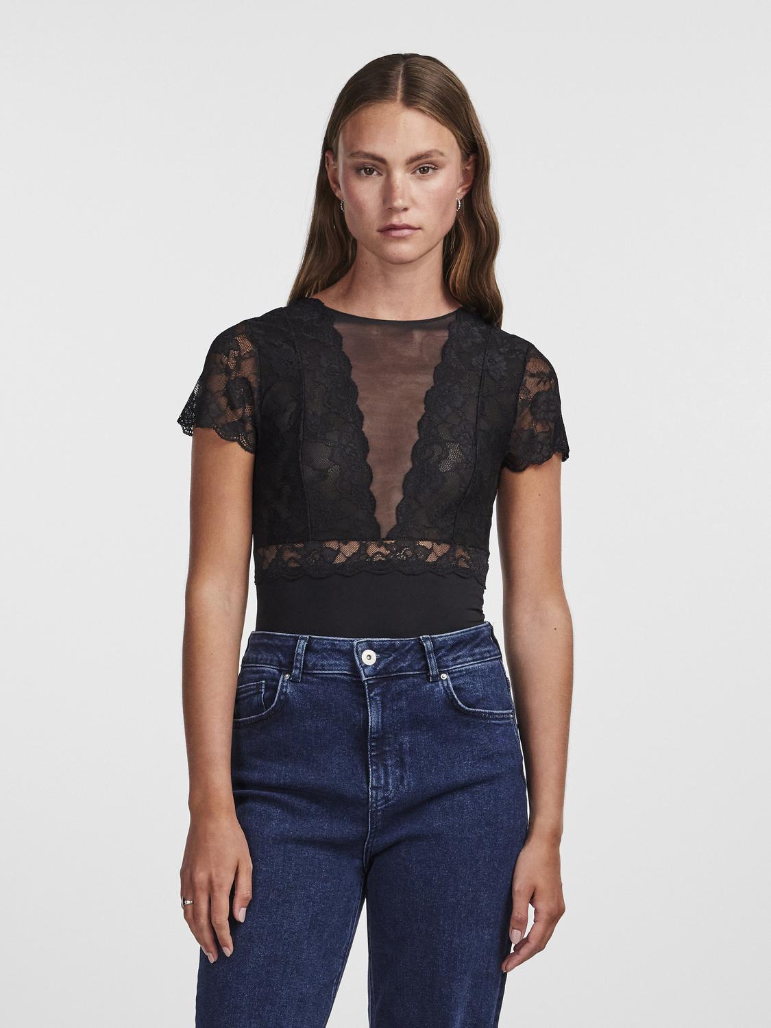 model_shot-front