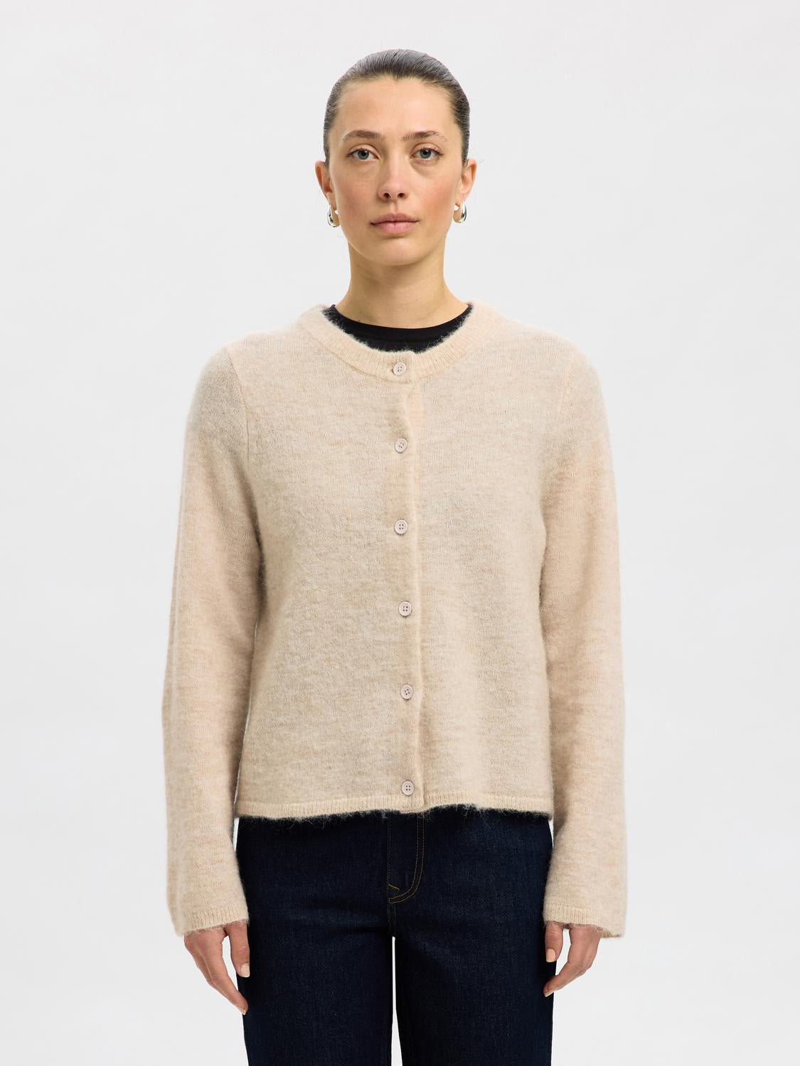 model_shot-front