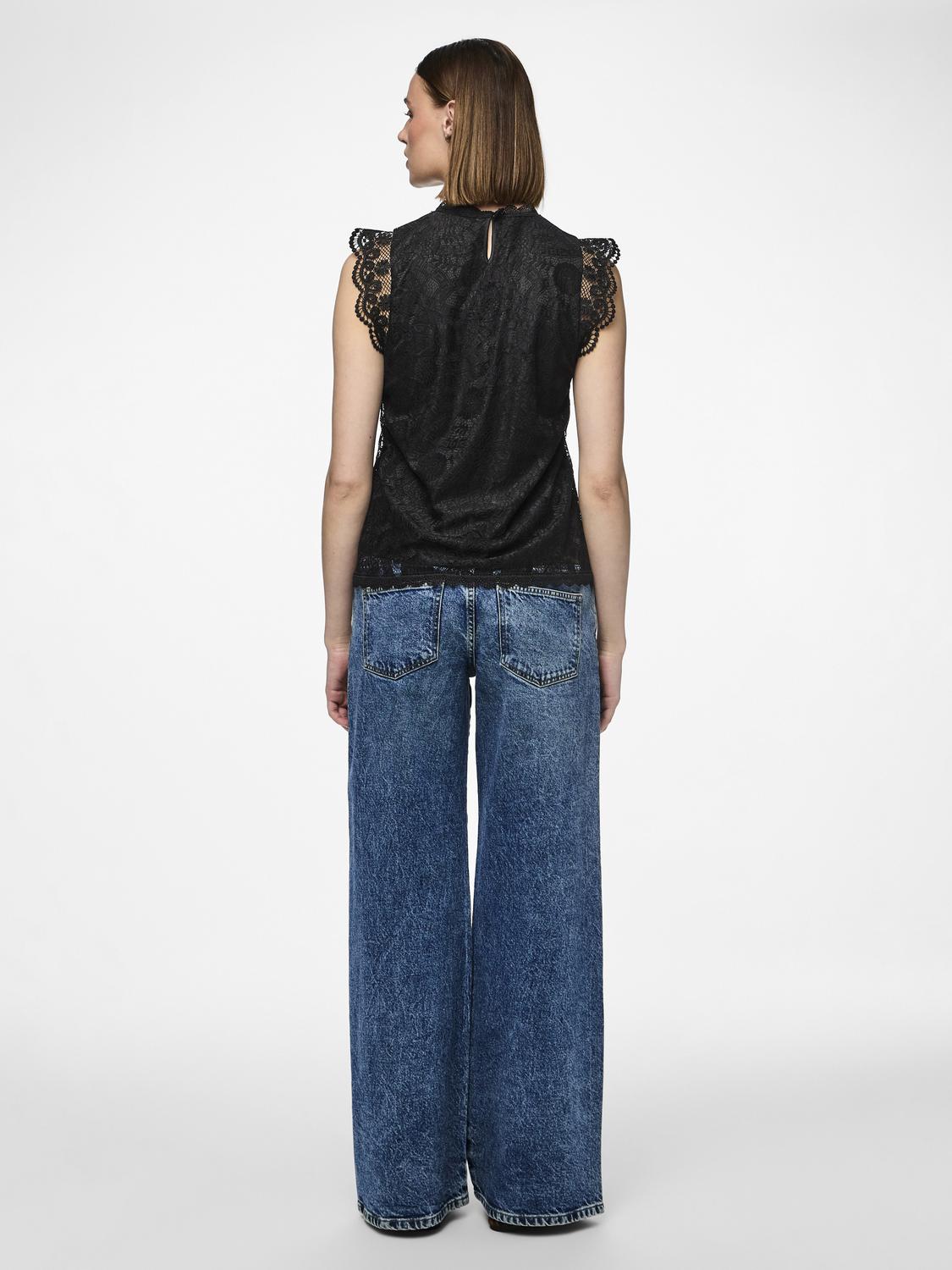 model_shot-back