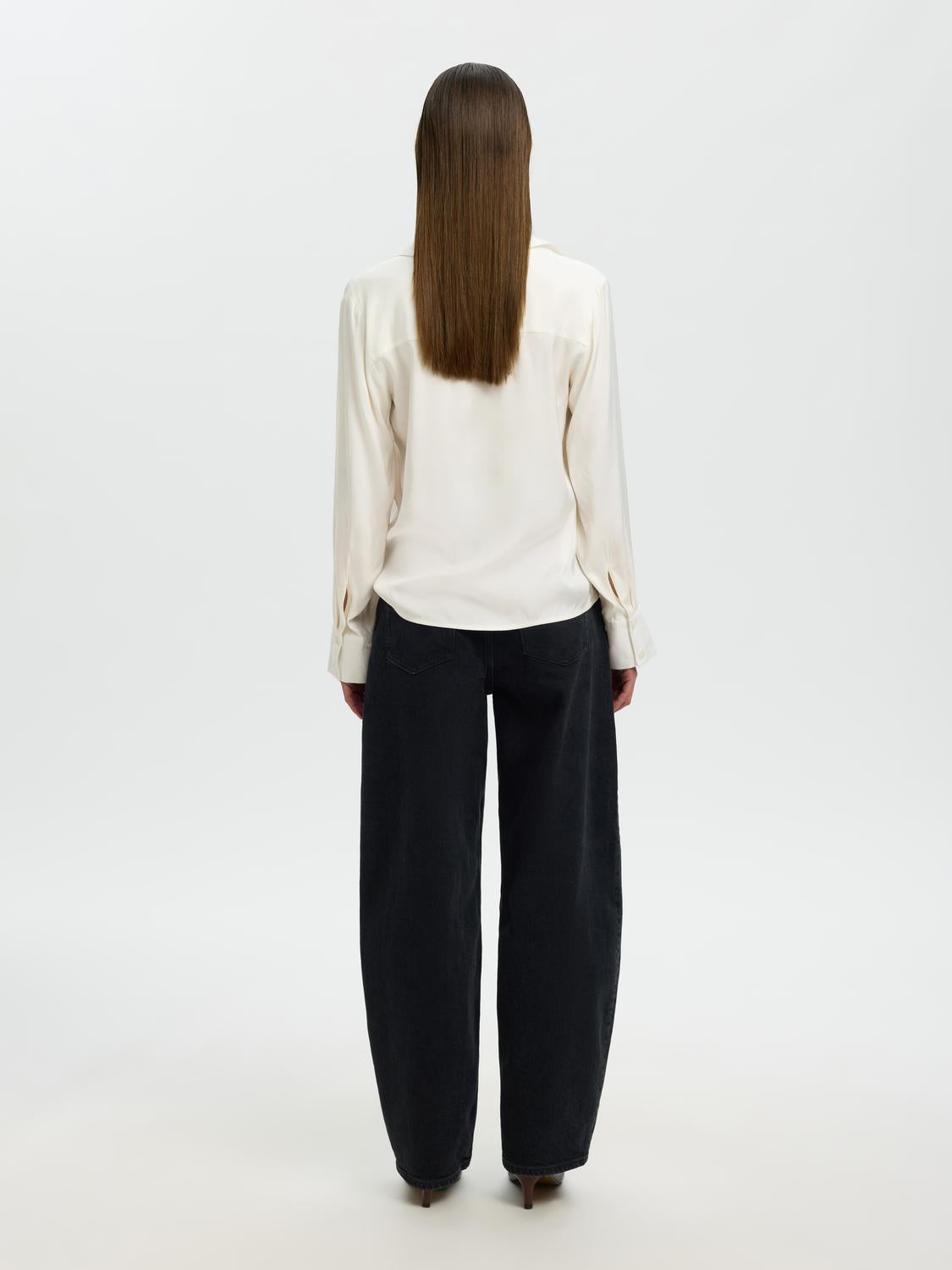 model_shot-back