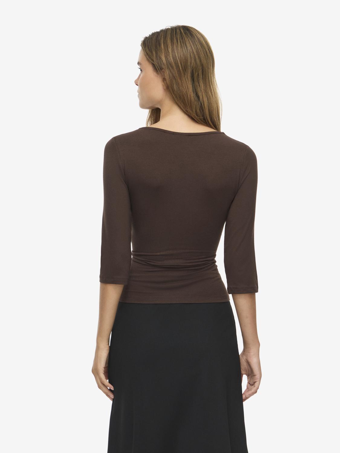 model_shot-back