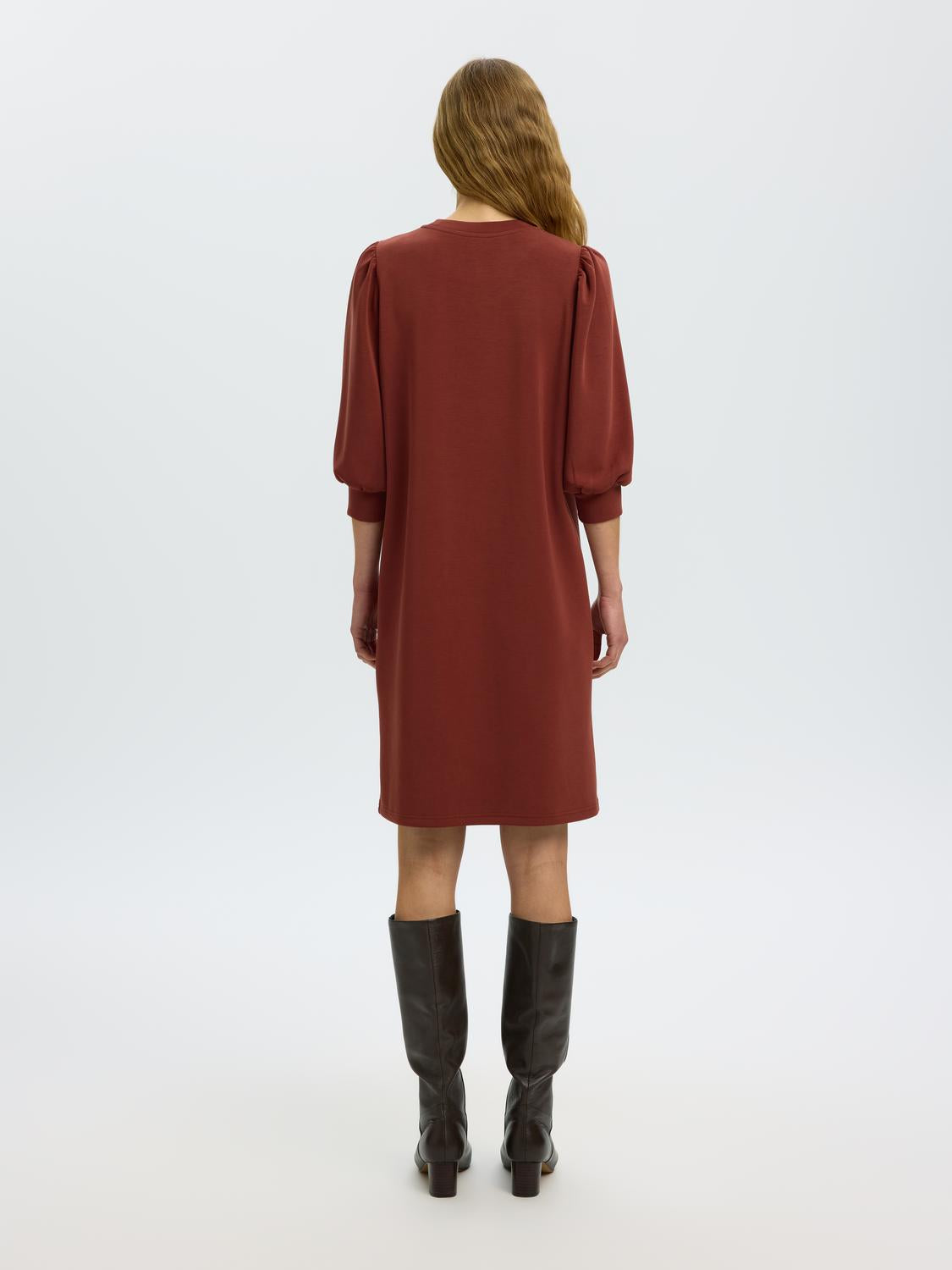 model_shot-back
