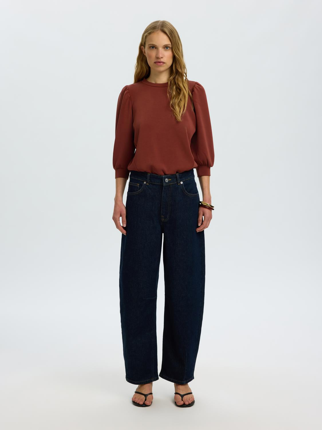 model_shot-front_full