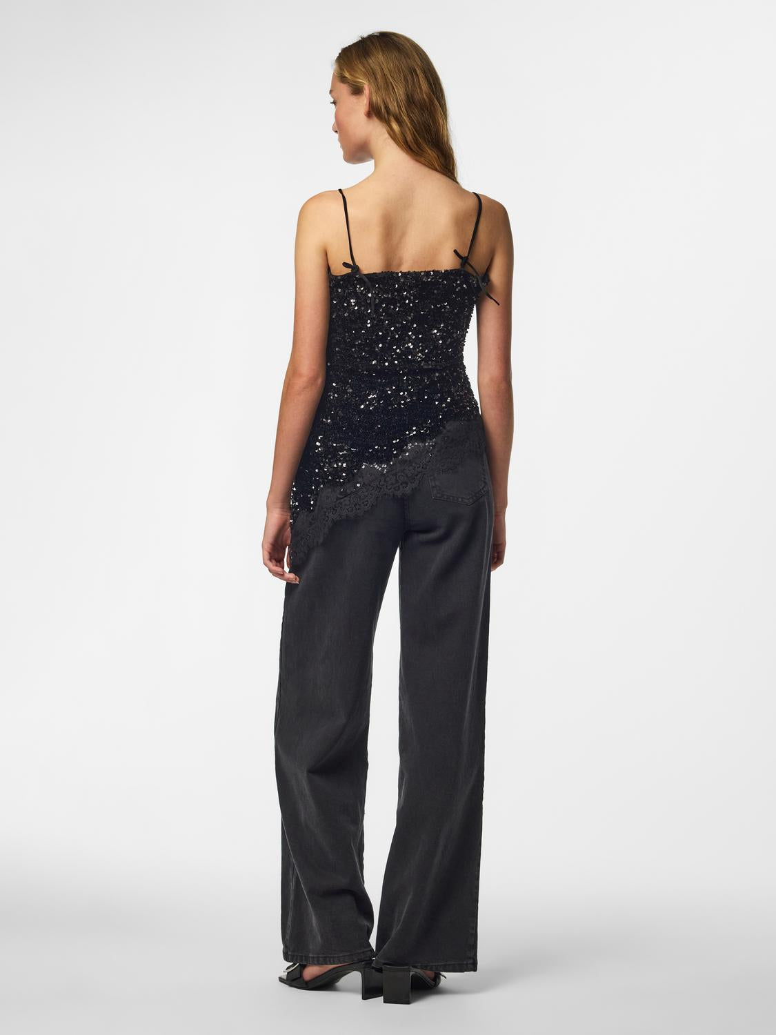 model_shot-back
