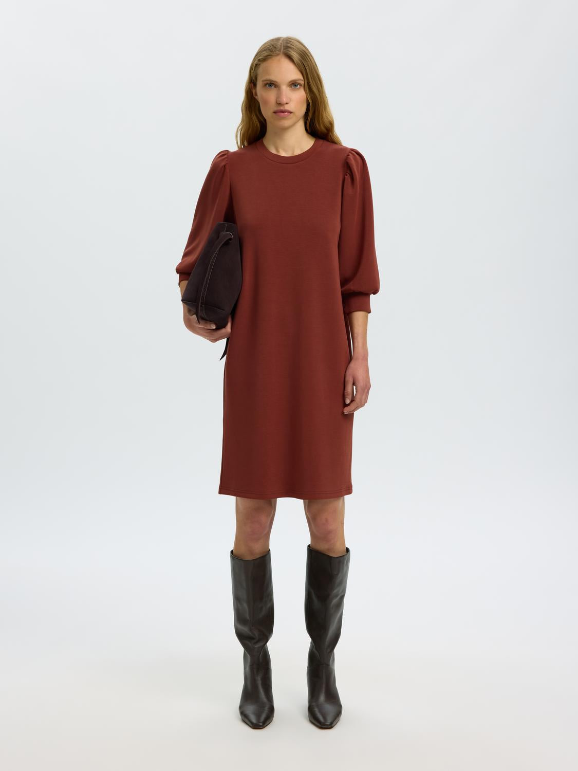 model_shot-front_full