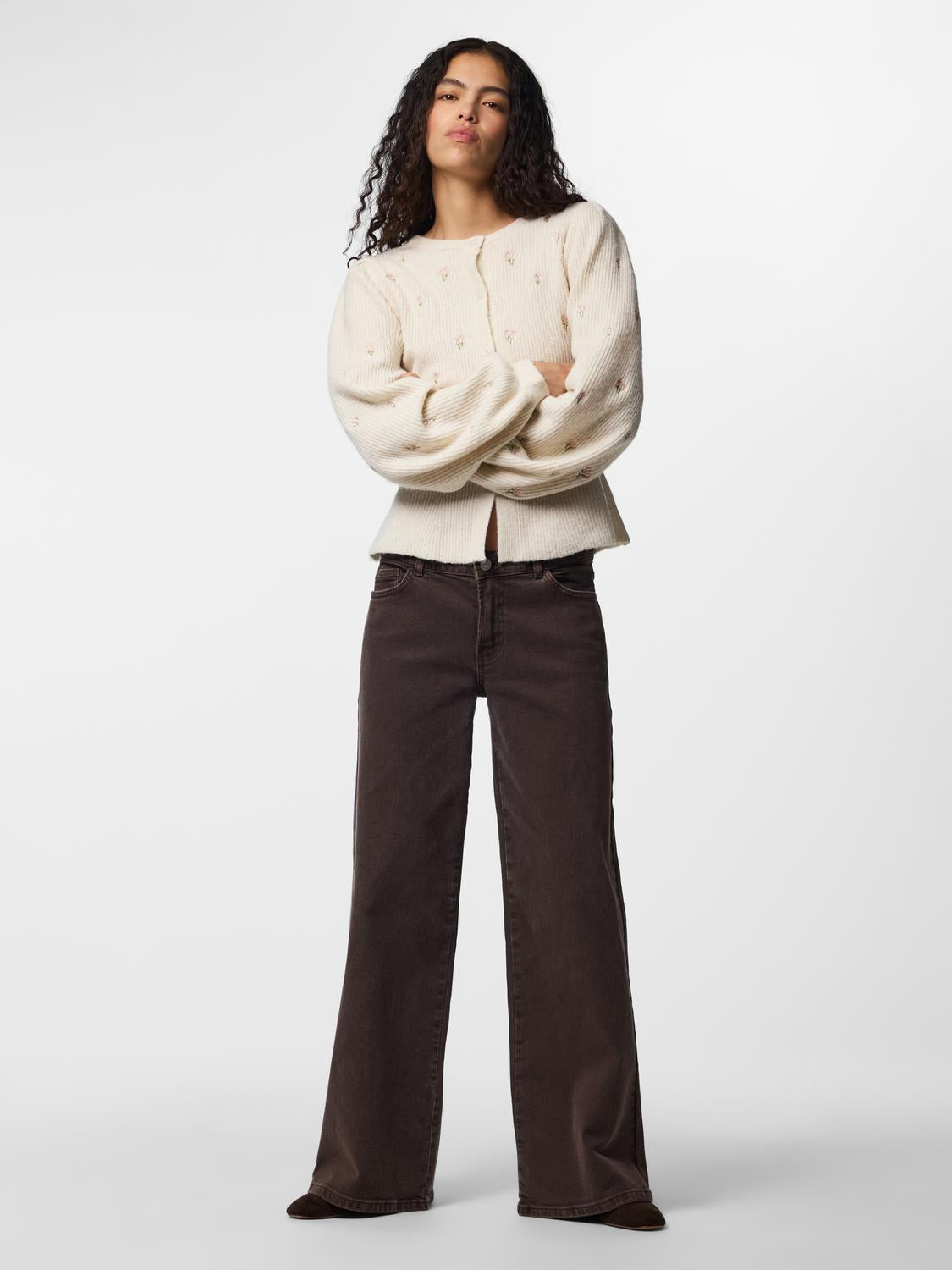 model_shot-front_full