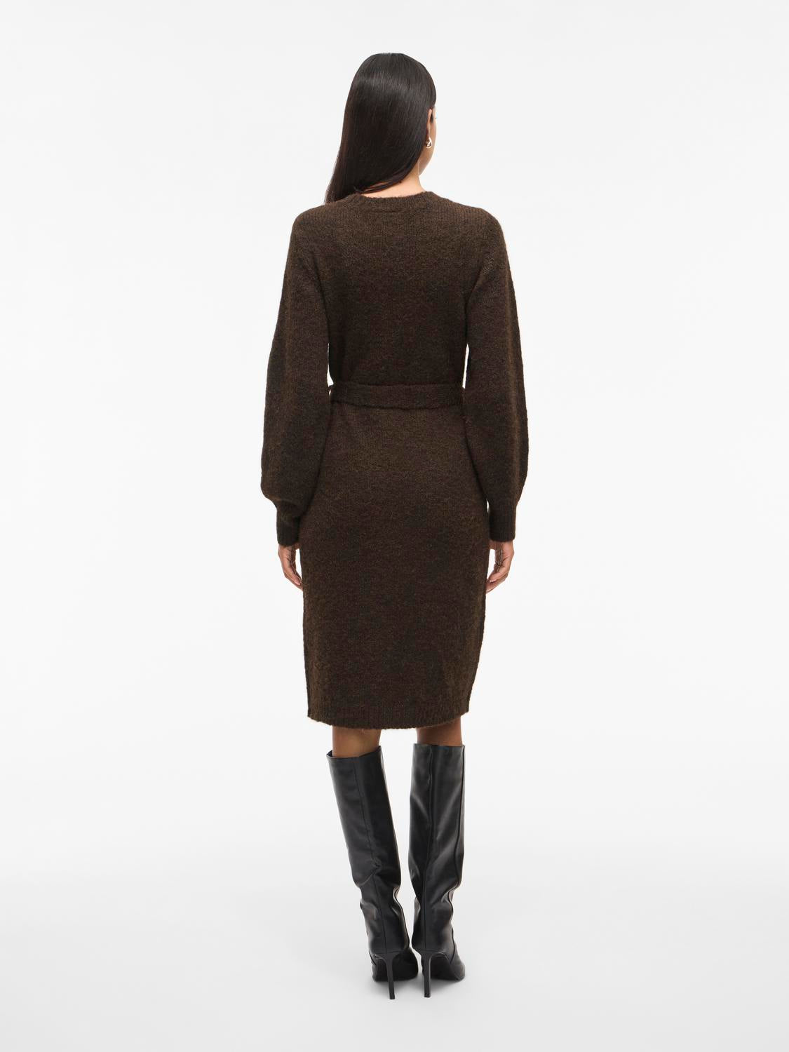 model_shot-back