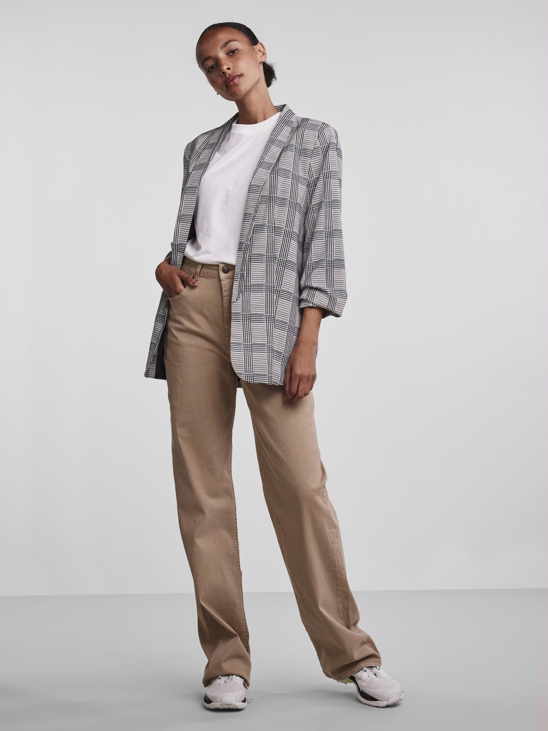 model_shot-front_full