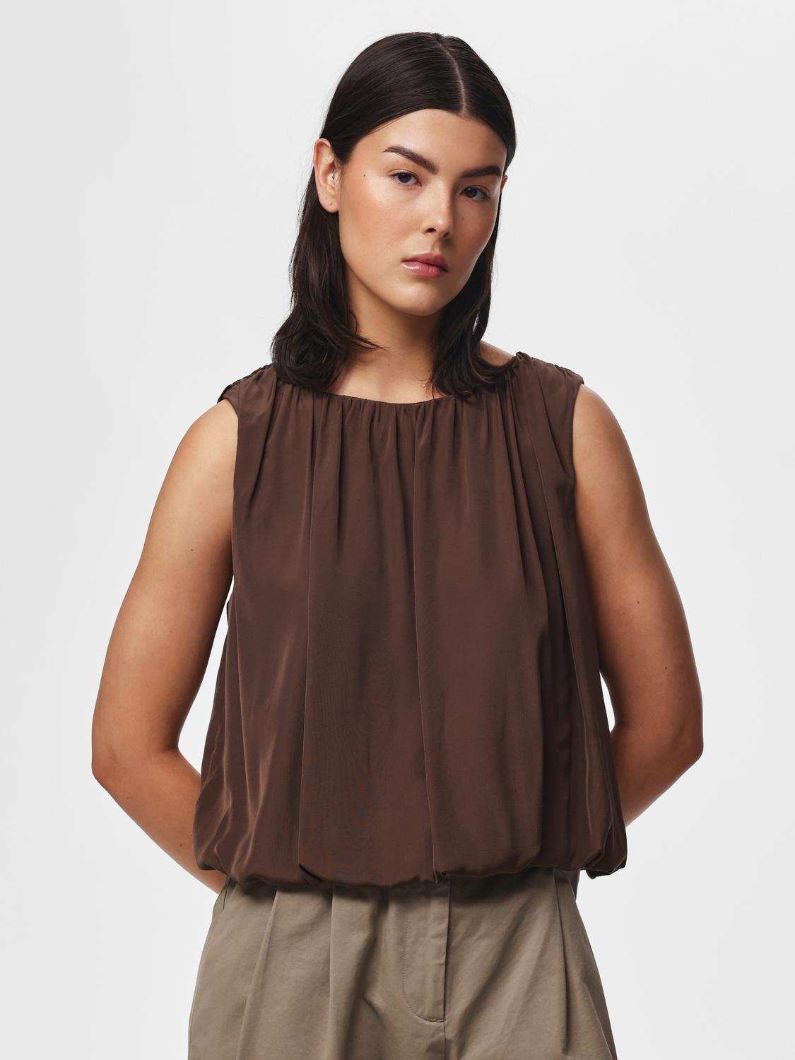 model_shot-front