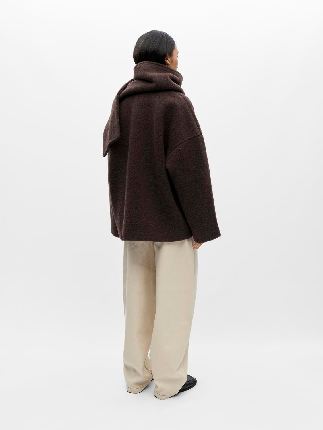 model_shot-back