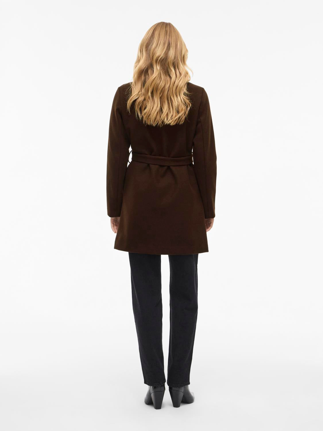 model_shot-back