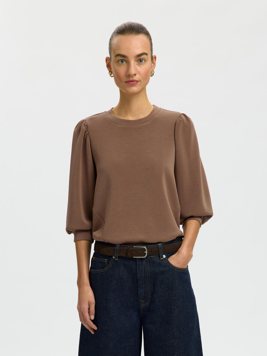 model_shot-front
