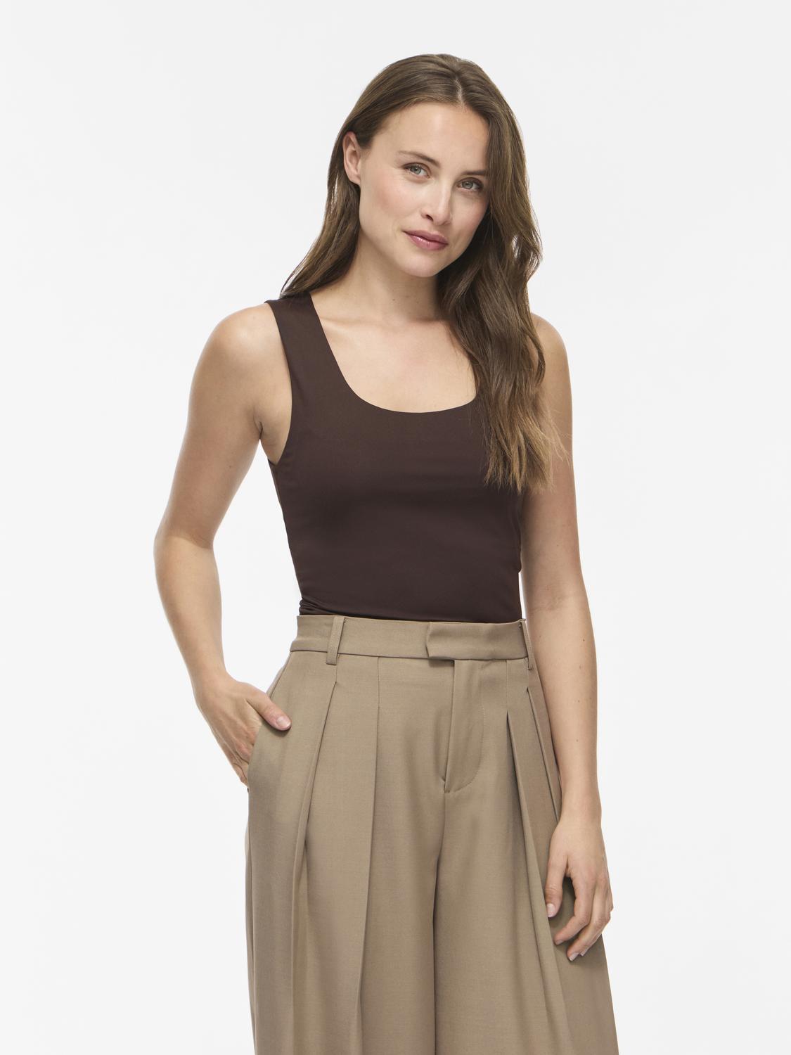 model_shot-front