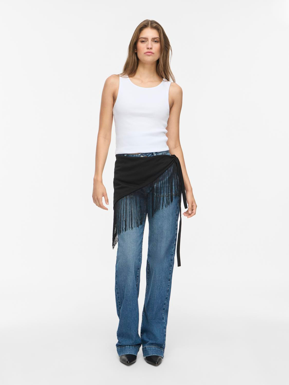 model_shot-front_full