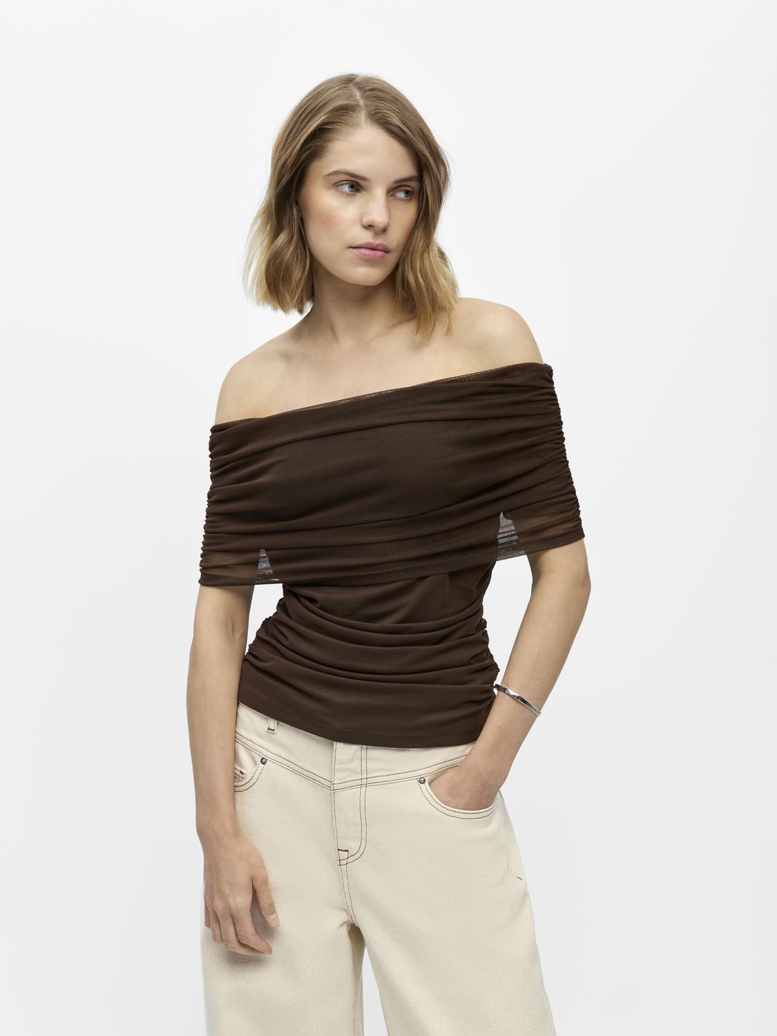 model_shot-front