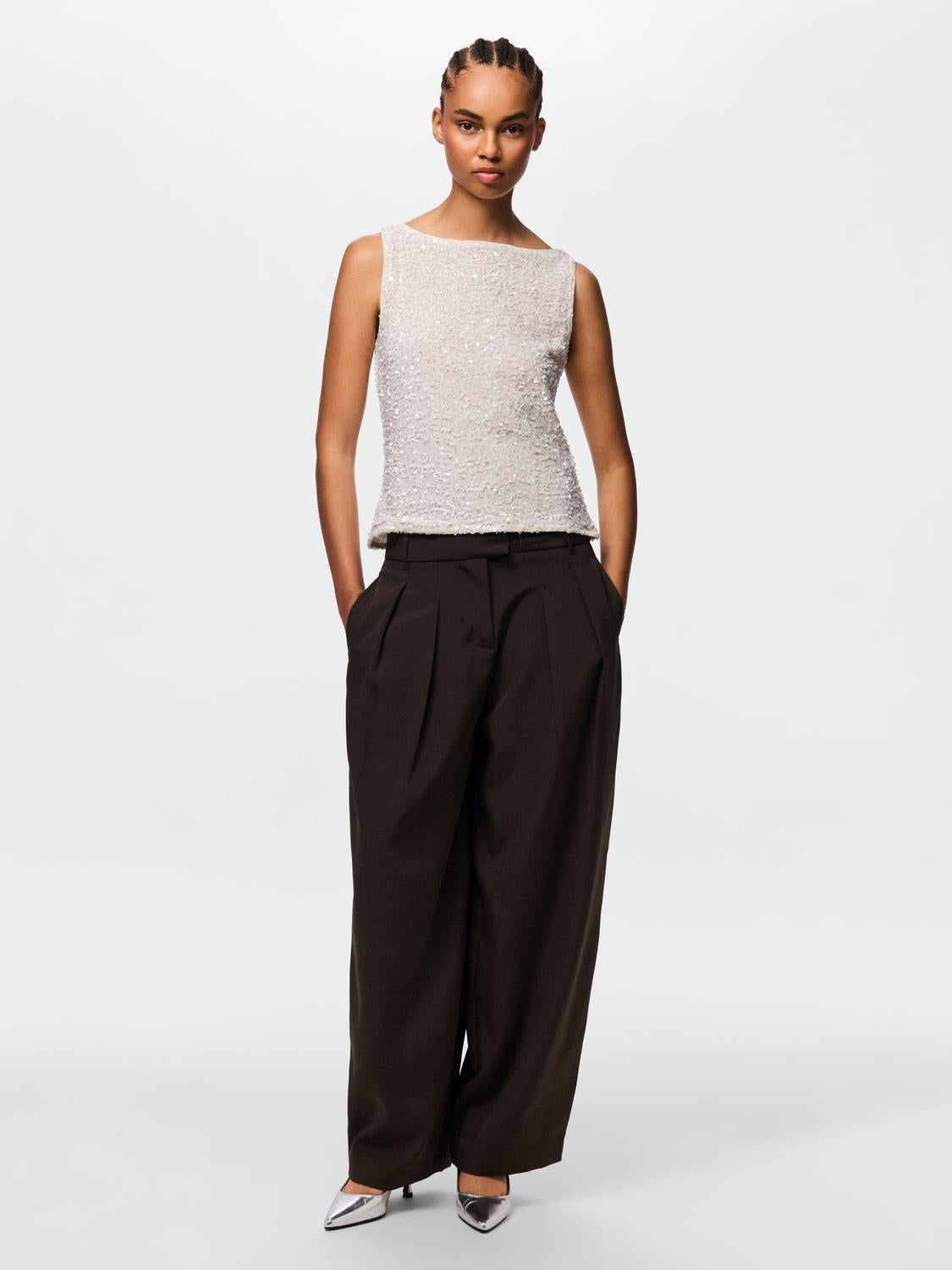 model_shot-front