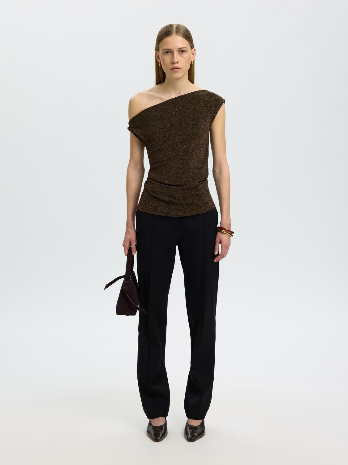 model_shot-creative