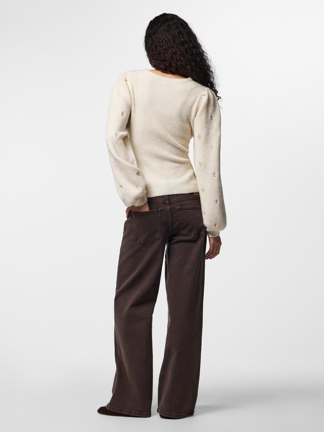model_shot-back